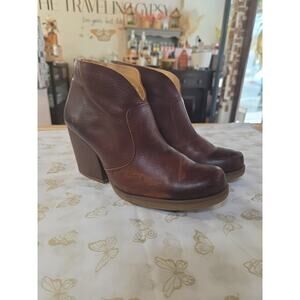 7.5 KORKS Womens Brown Textured Gemini Round Toe Sculpted Heel Leather Booties